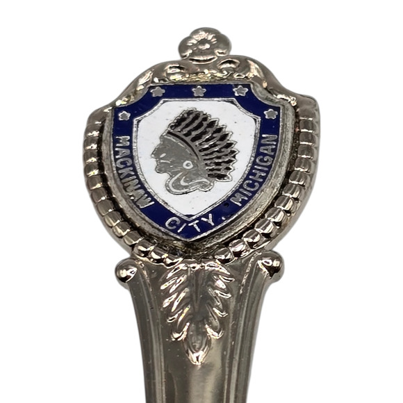 Mackinaw City Michigan Collectors Silver Souvenir Spoon Crest Shield New Box - Picture 3 of 7